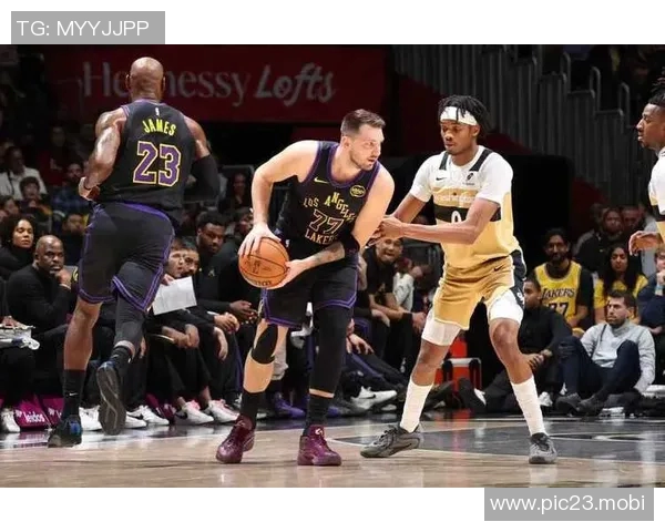 东契奇37+11+13刷爆纪录！湖人狂胜奇才升西部第五 詹姆斯空接背扣